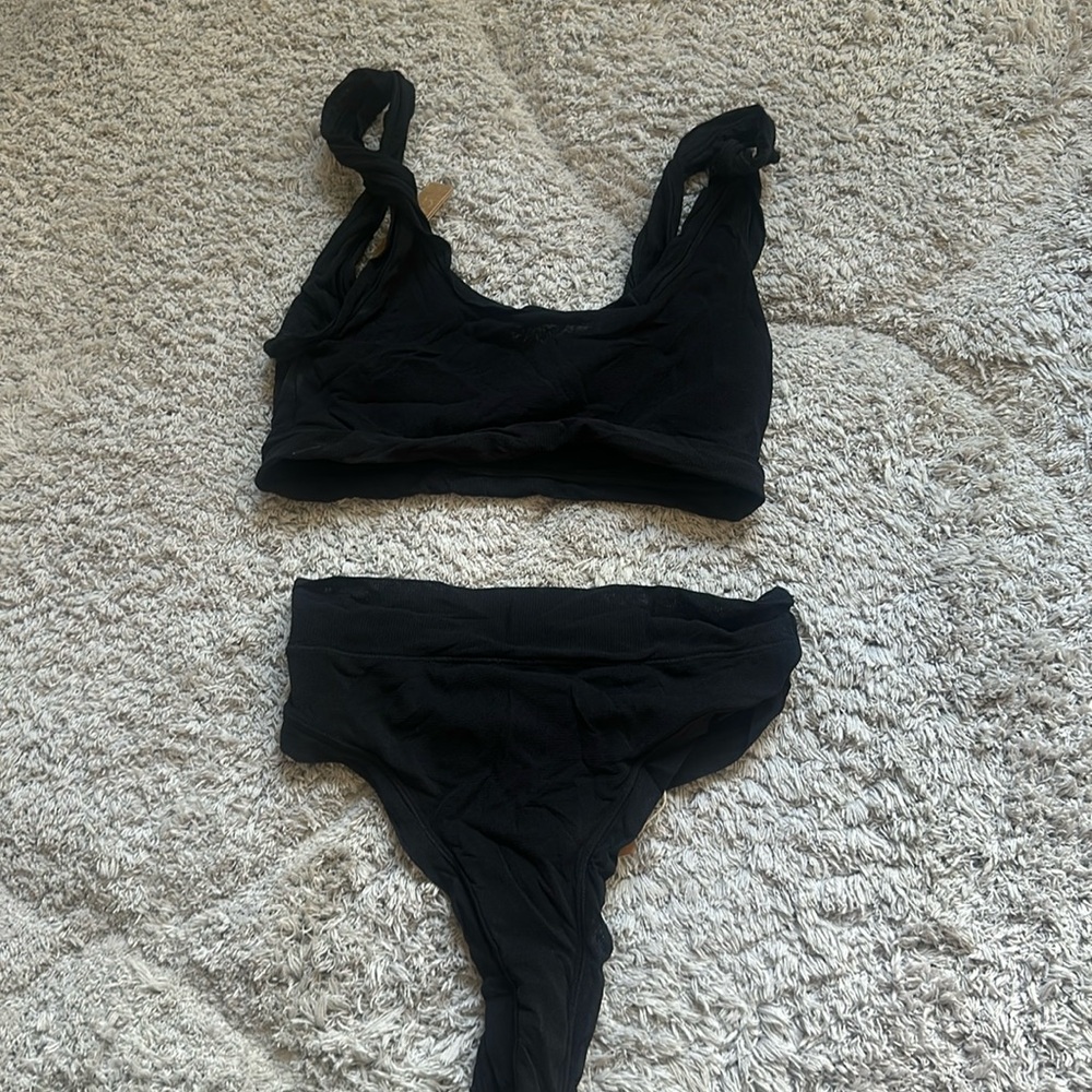 Skims high waisted set